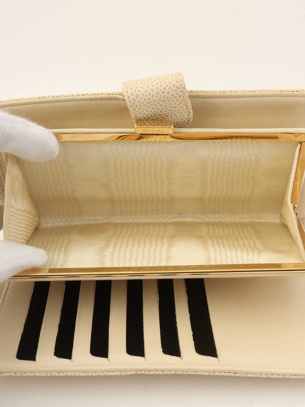 2000年頃製 キャビアスキンCCマークステッチロングウォレット アイボリー