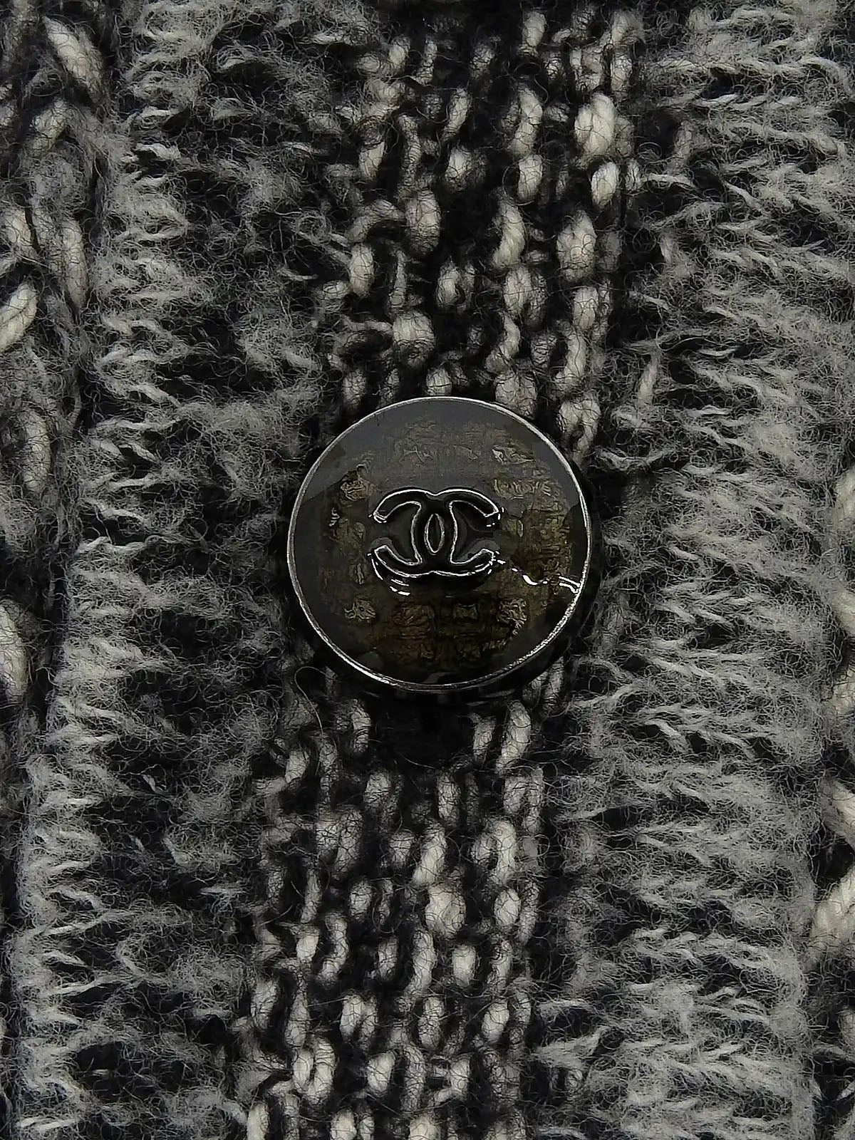 ラインストーンCCマークボタンチェーンデザインニットジャケット　グレー／ホワイト