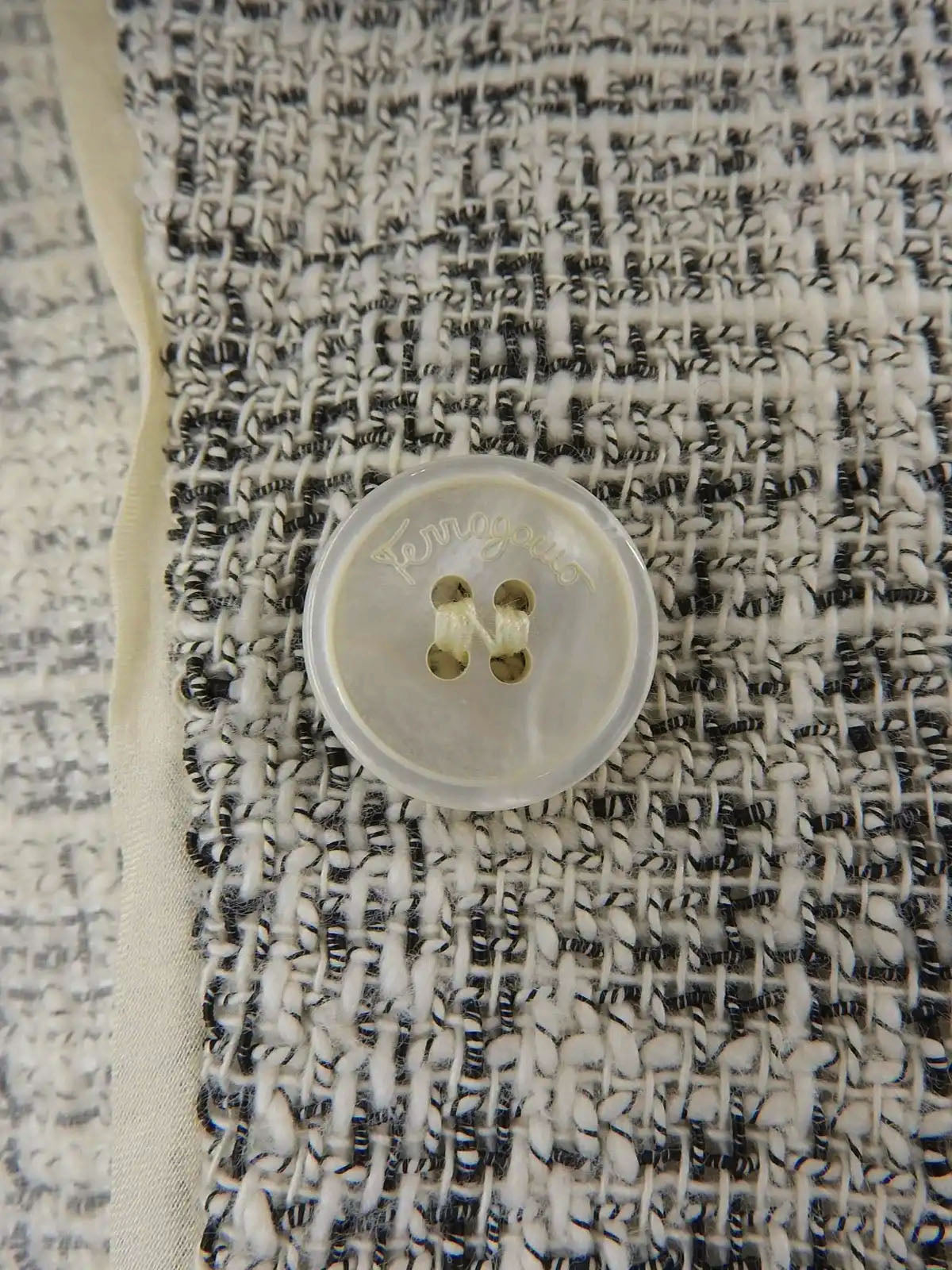 Tweed Vara Plate Set in White/Black