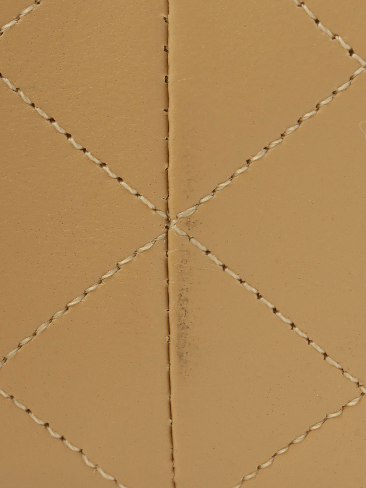 1990年頃製　スクエアクラシックフラップチェーンバッグ　ベージュ