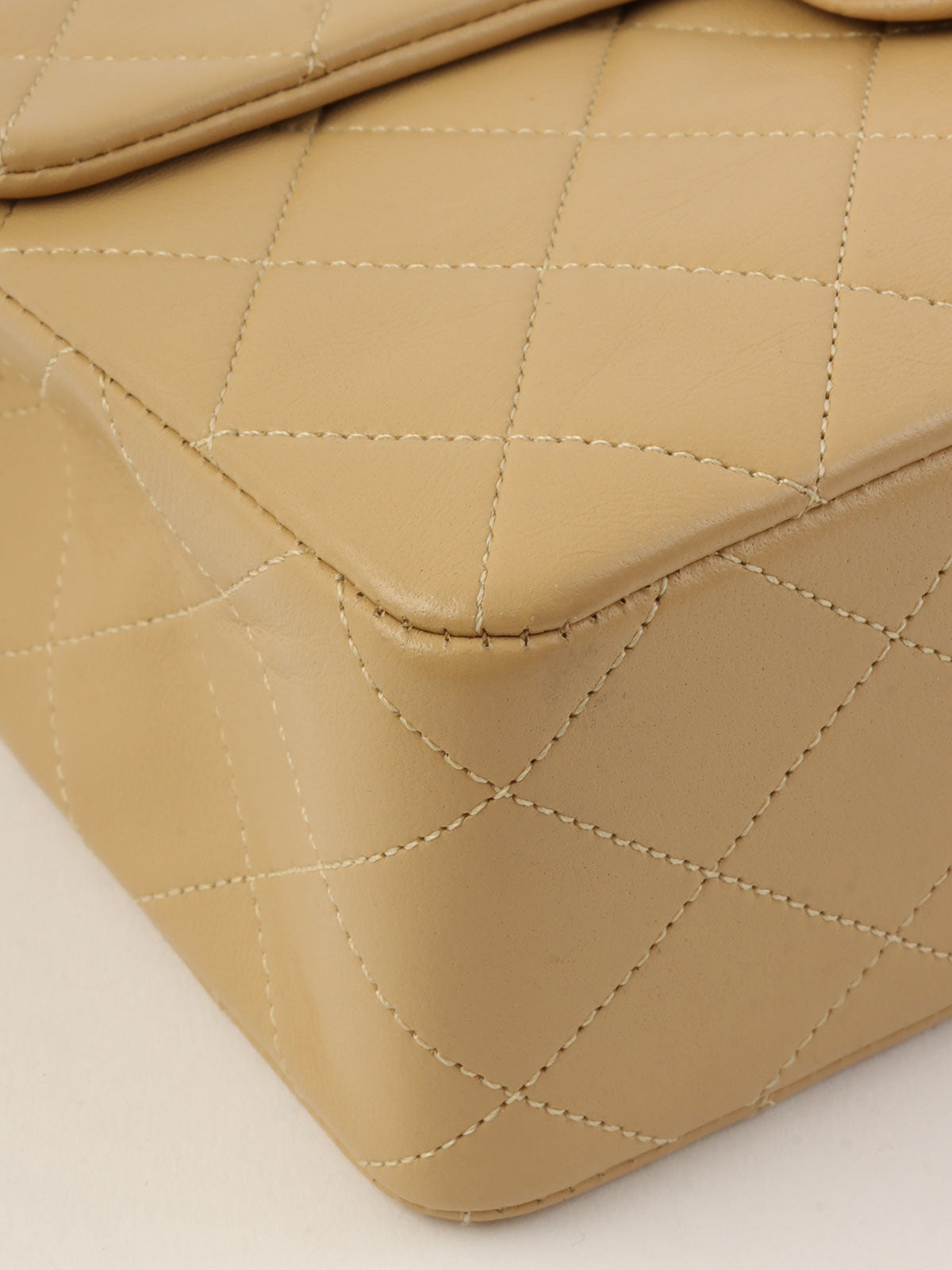 1990年頃製　スクエアクラシックフラップチェーンバッグ　ベージュ