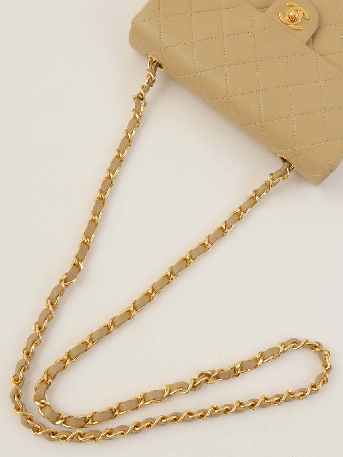 1990年頃製　スクエアクラシックフラップチェーンバッグ　ベージュ