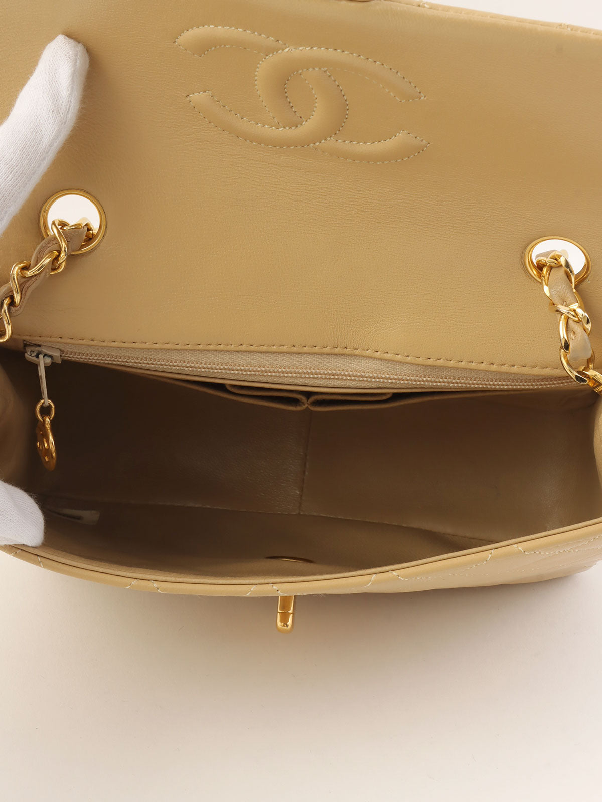 1990年頃製　スクエアクラシックフラップチェーンバッグ　ベージュ