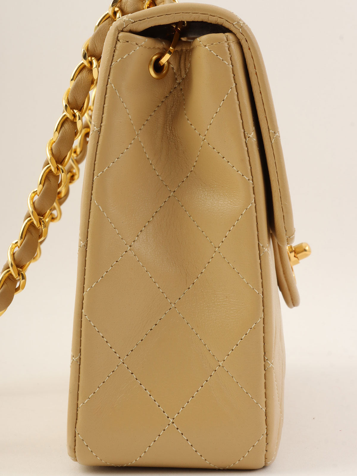 1990年頃製　スクエアクラシックフラップチェーンバッグ　ベージュ