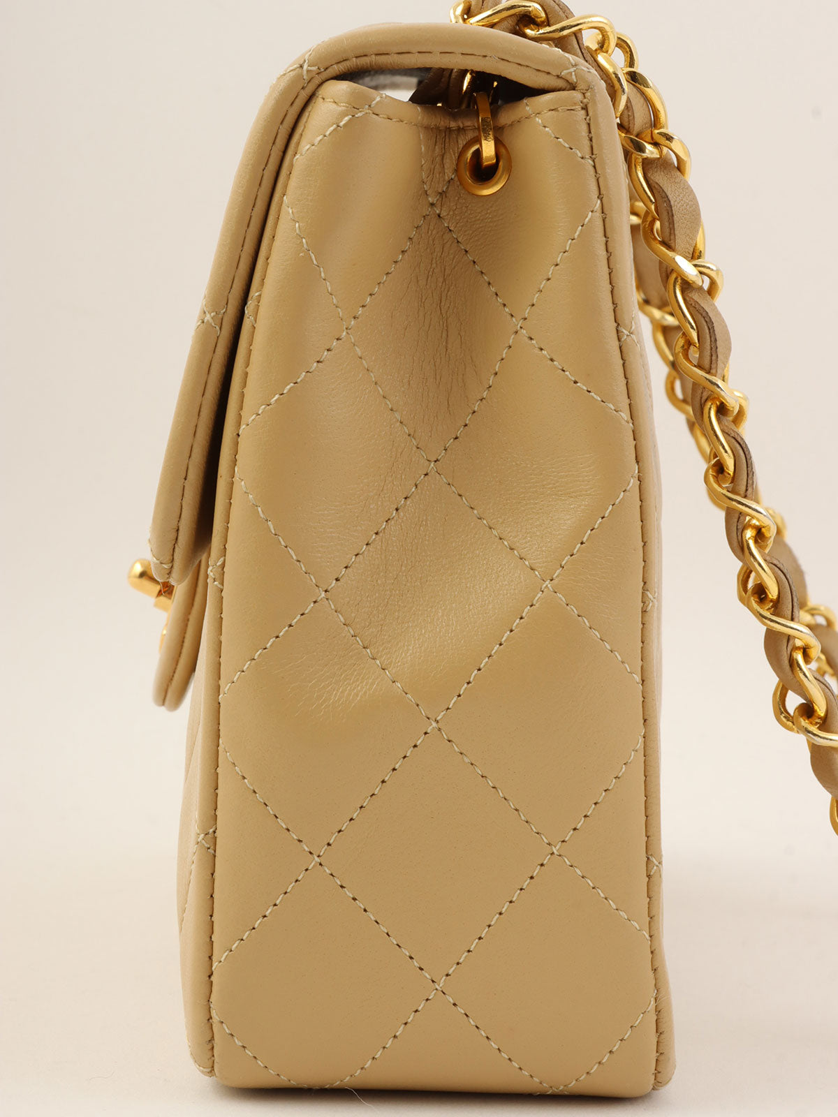 1990年頃製　スクエアクラシックフラップチェーンバッグ　ベージュ