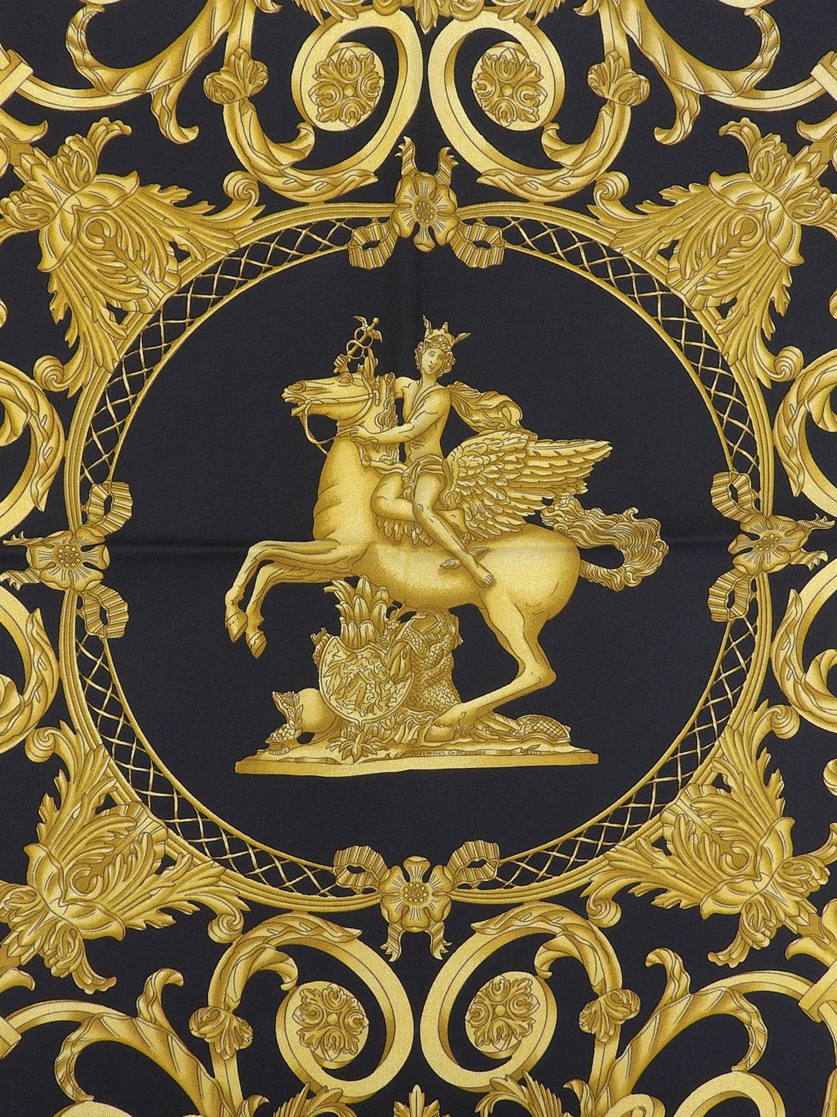 カレ90 Les Tuileriesパターンスカーフ ブラック/ゴールド