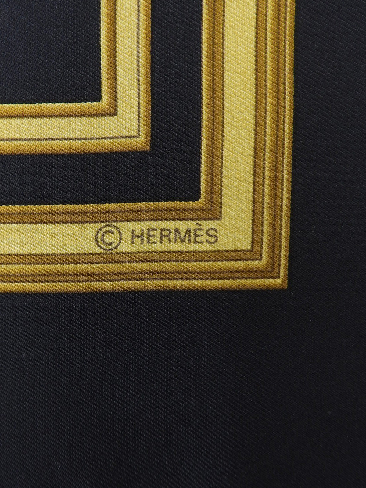 Carré 90 Les Tuileries Pattern Scarf Black/Gold