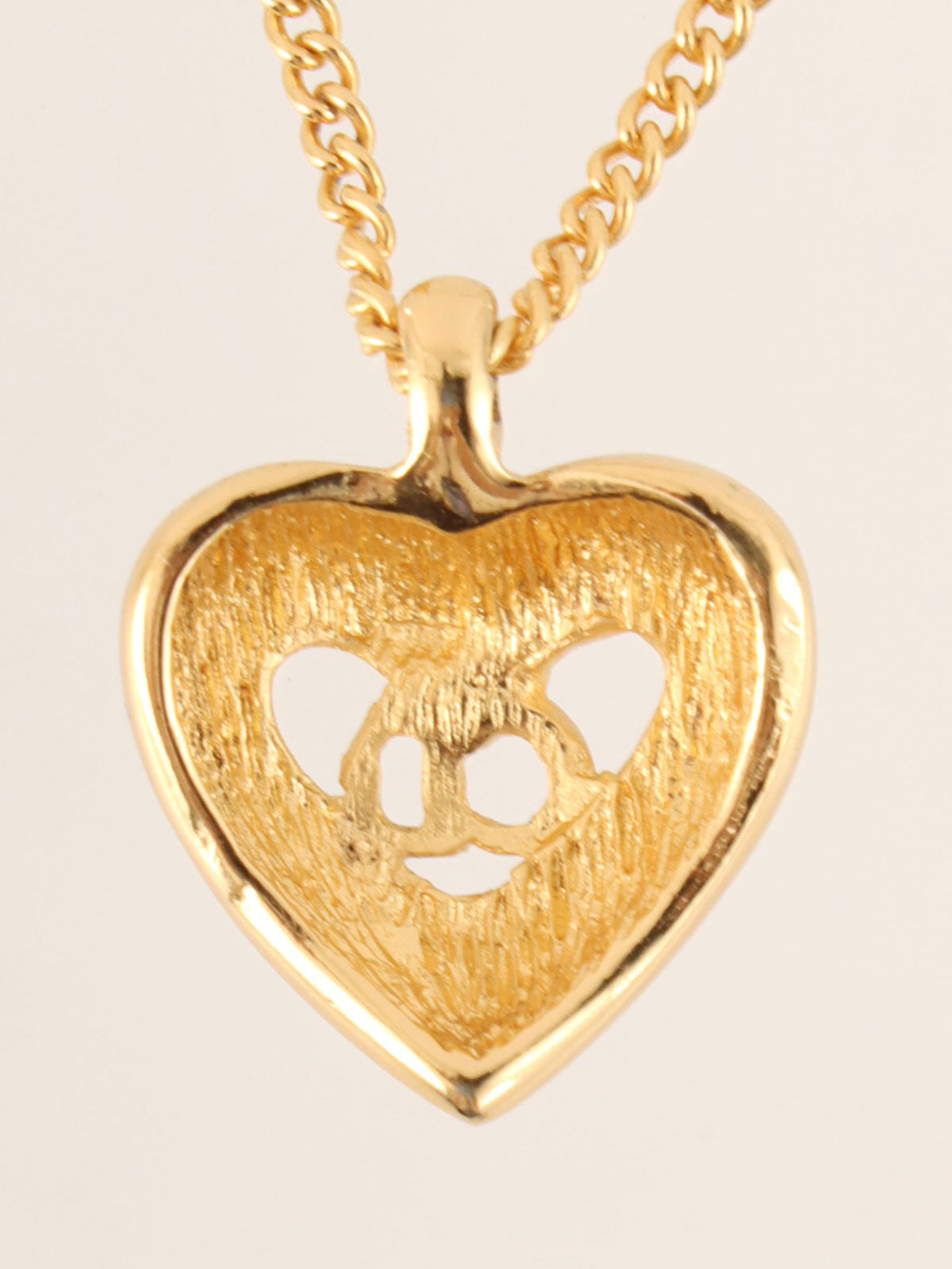 Heart motif logo cutout necklace in gold