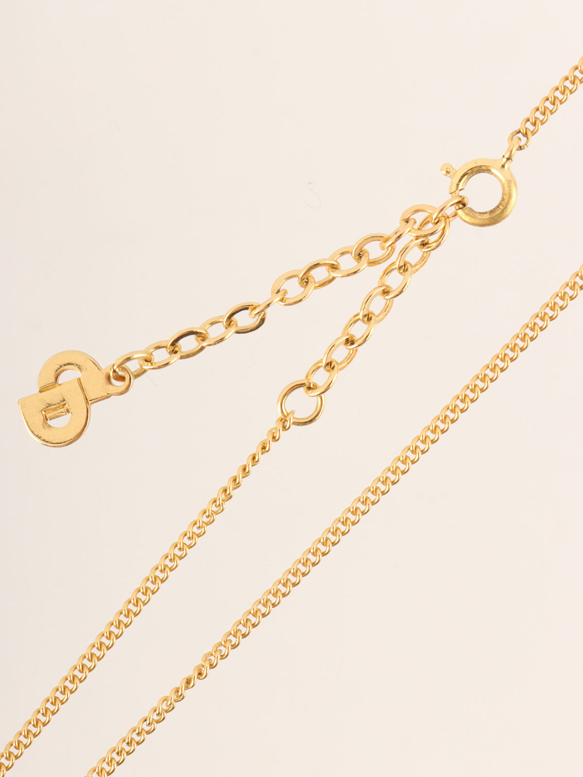 Heart motif logo cutout necklace in gold