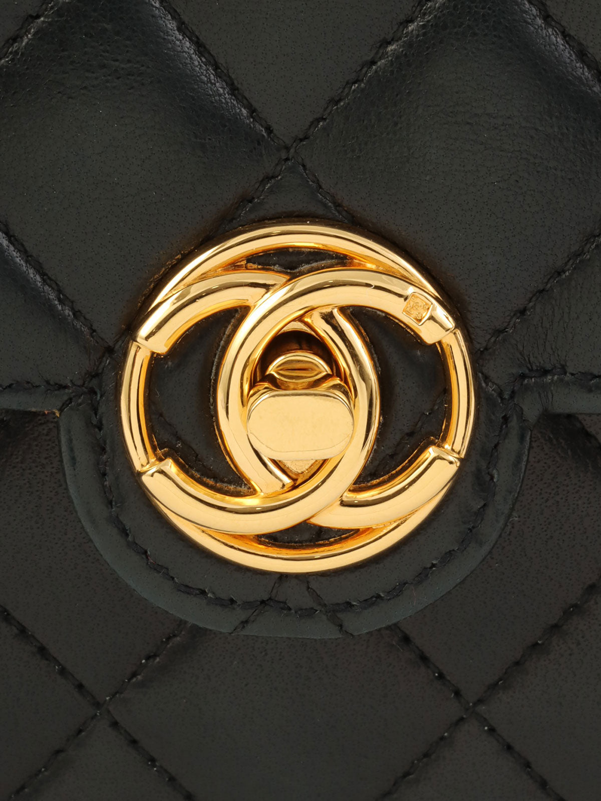 Circa 1985 Circle CC Turn Lock Chain Bag Mini Black