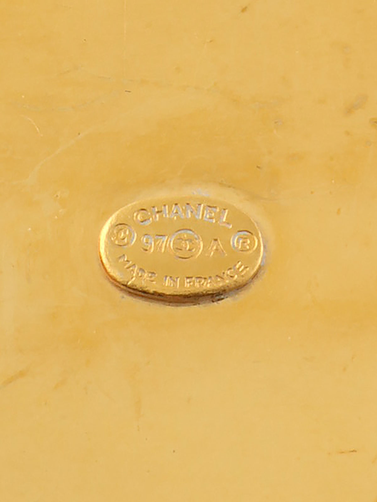 1997年圆形旋转锁扣CC标志金胸针