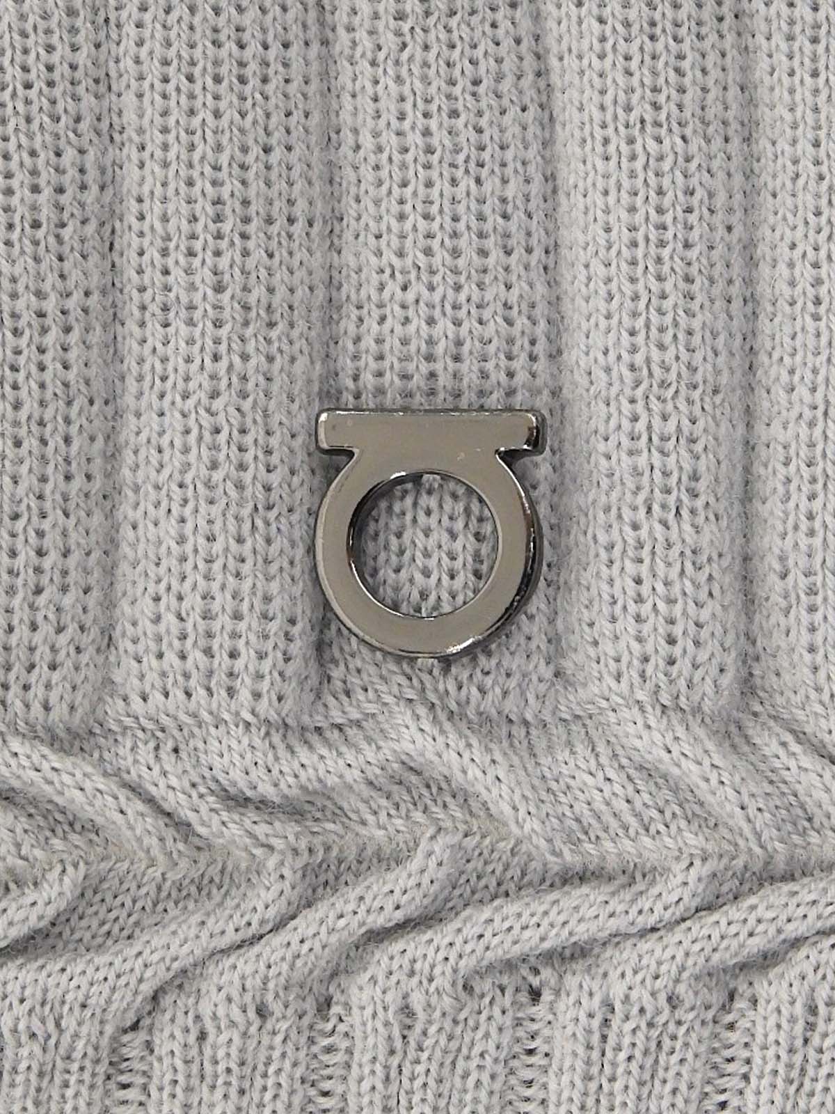 ハイネックガンチーニプレートノースリーブニットトップス グレー