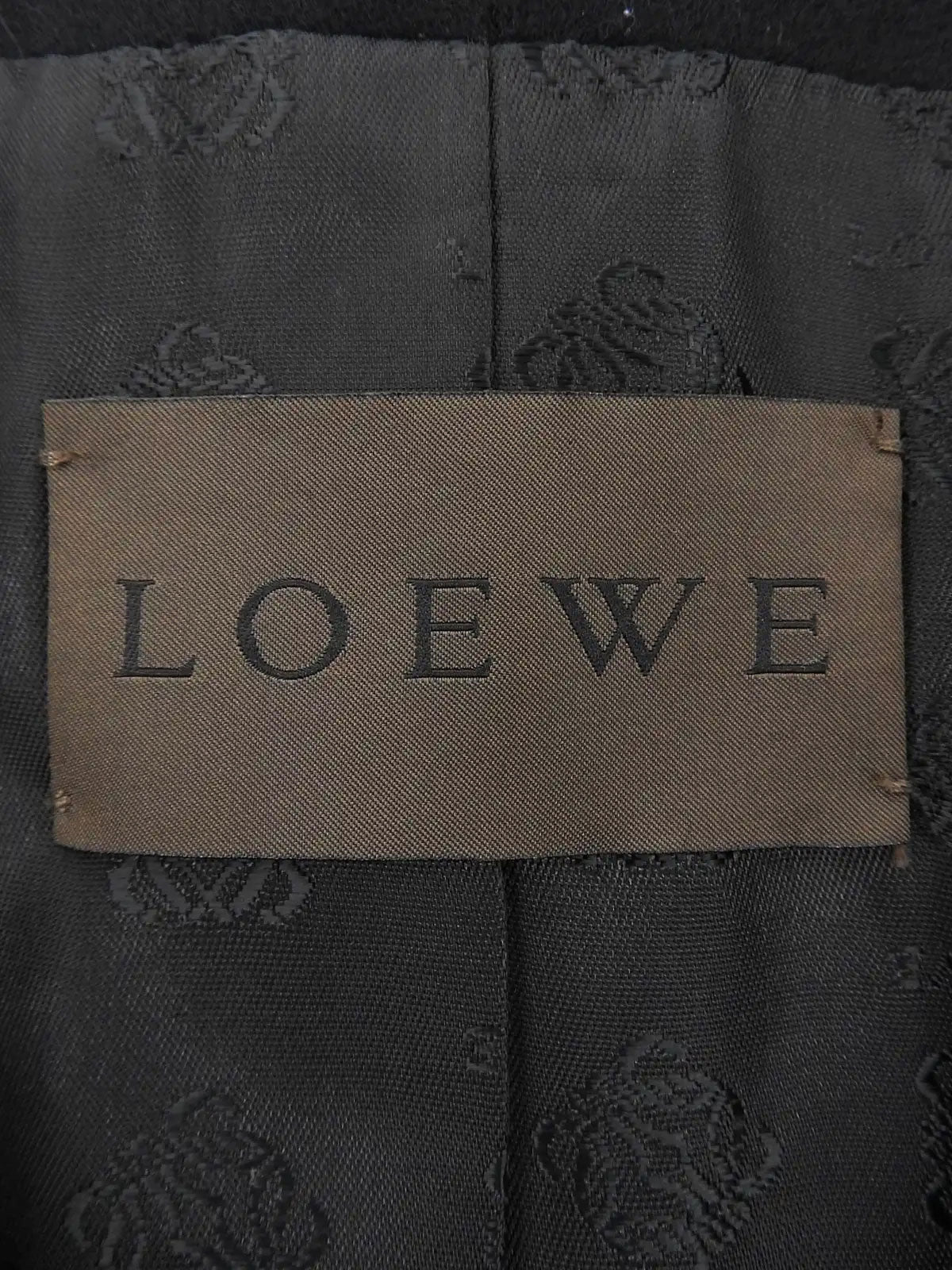 Wool logo button collarless jacket in black
