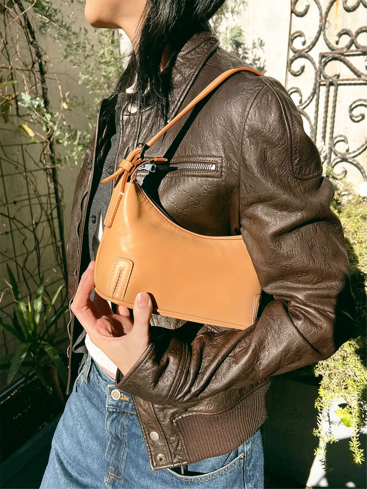 ロゴエンボスワンショルダーバッグ ベージュ