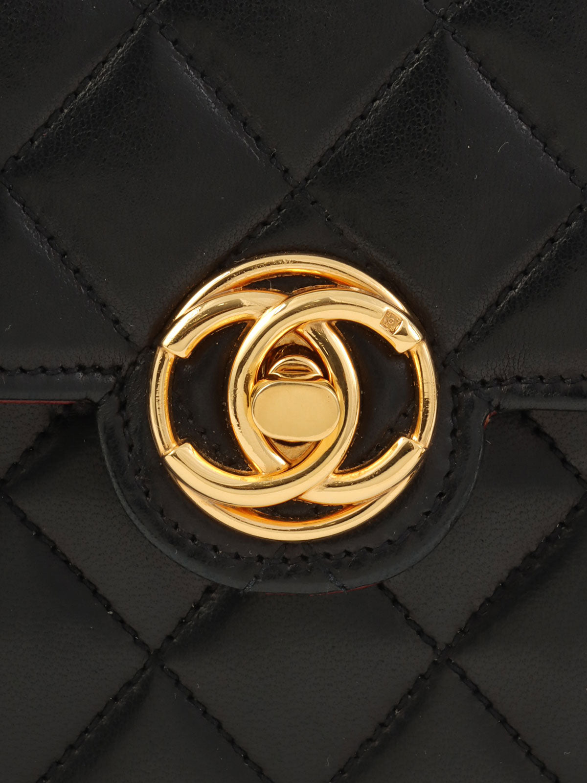 Circa 1990 Circle CC Turn Lock Chain Bag Mini Black