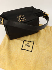 ロゴプレートハンドバッグ ブラック