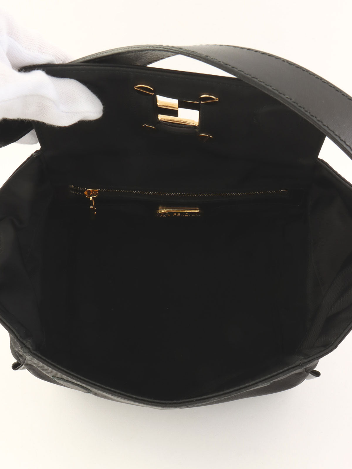 ロゴプレートハンドバッグ ブラック