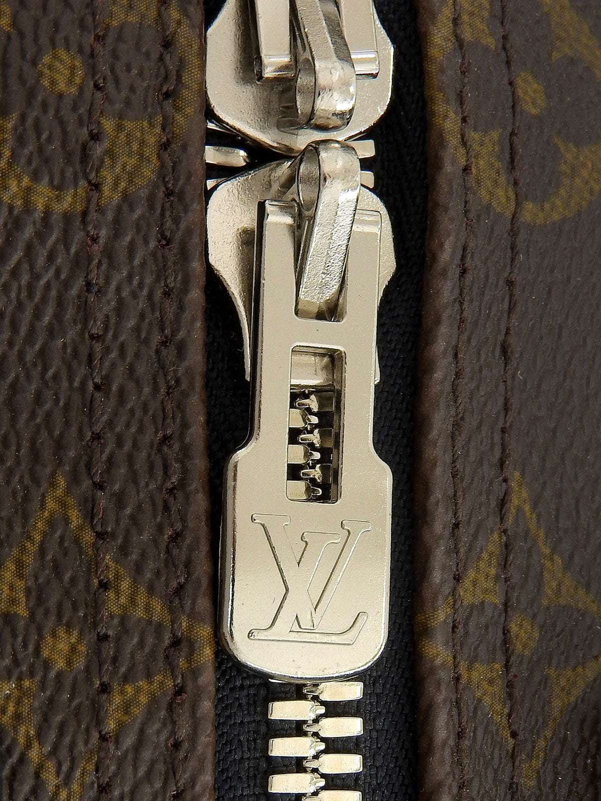 2009 Monogram Macaroni Keepall Bandouliere 45 in Brown/Black