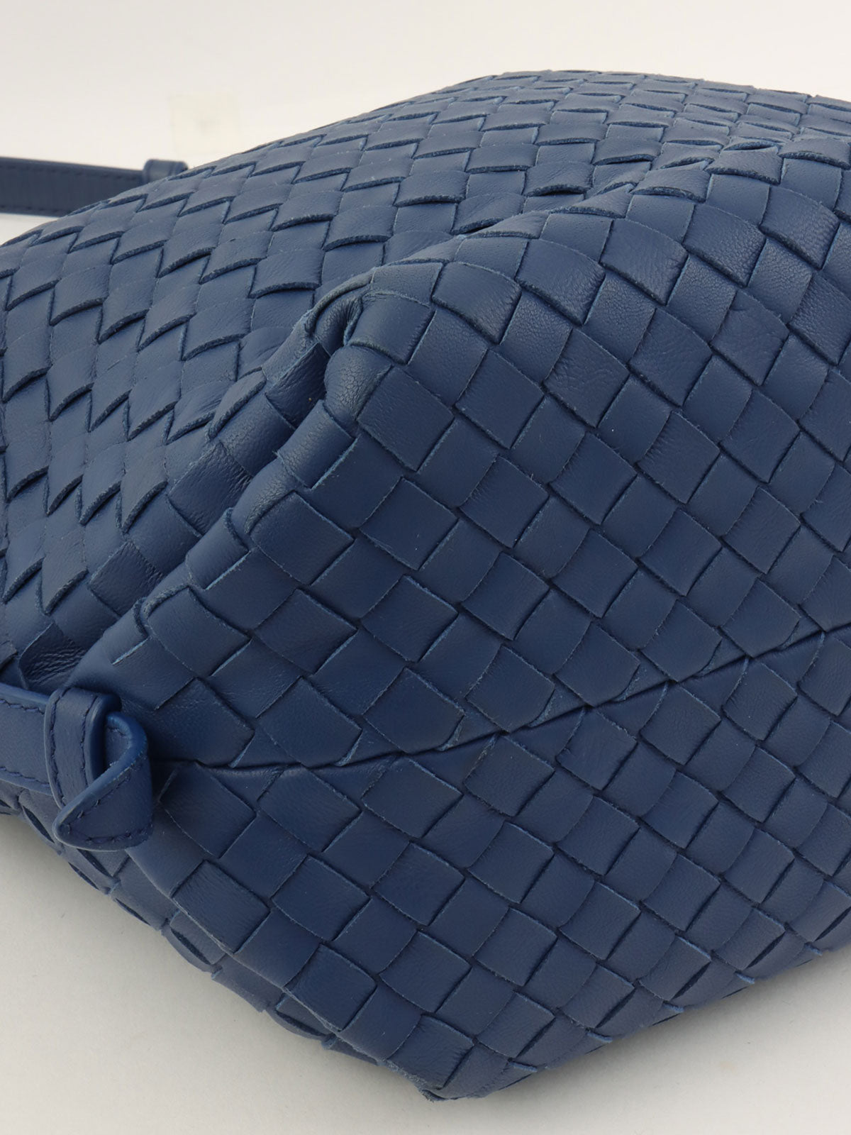 蓝色 Intrecciato 单肩包