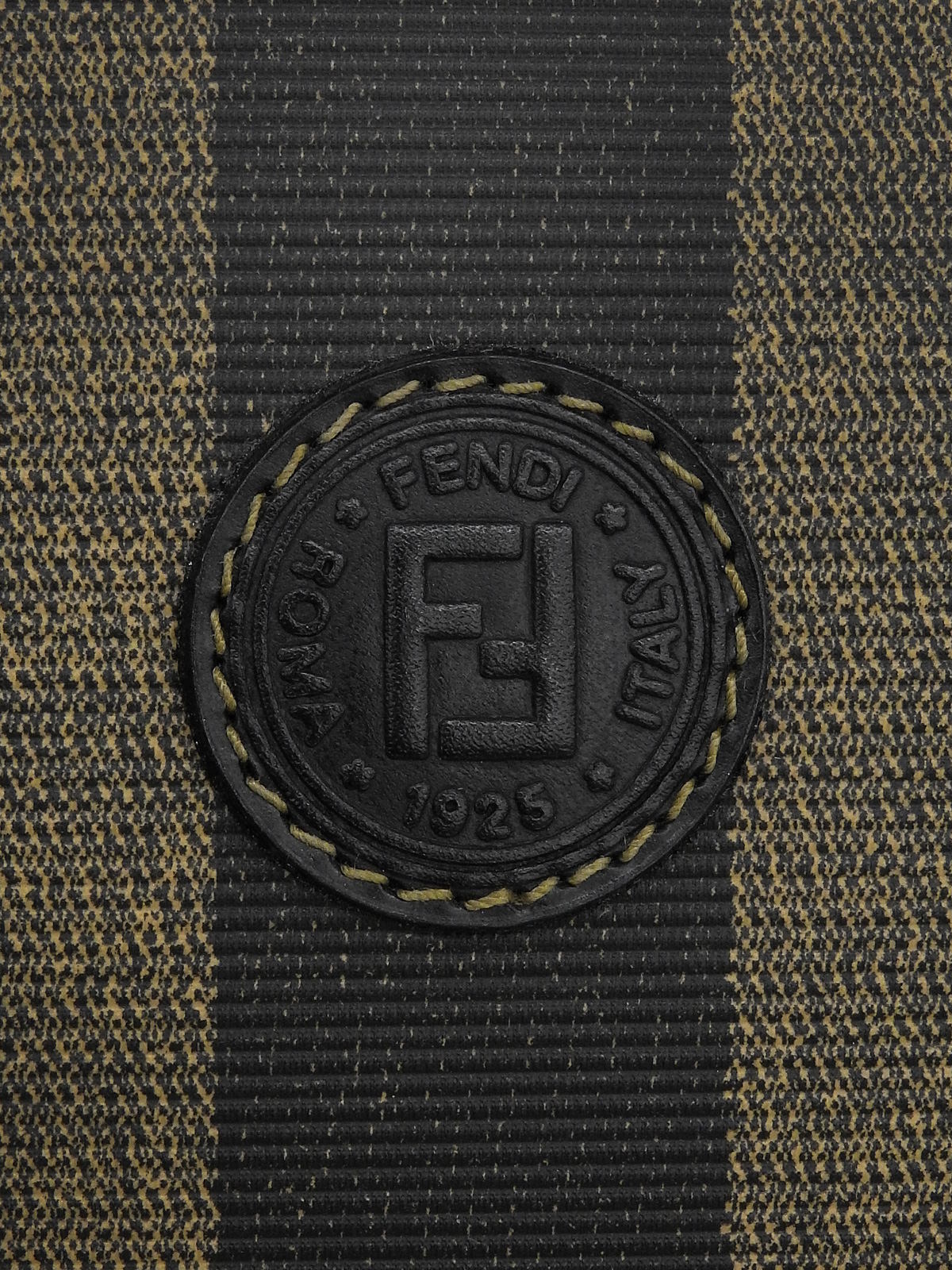 ペカンパターンロゴエンボスショルダーバッグ ブラウン/ブラック