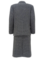 Houndstooth pattern set-up in gray/black