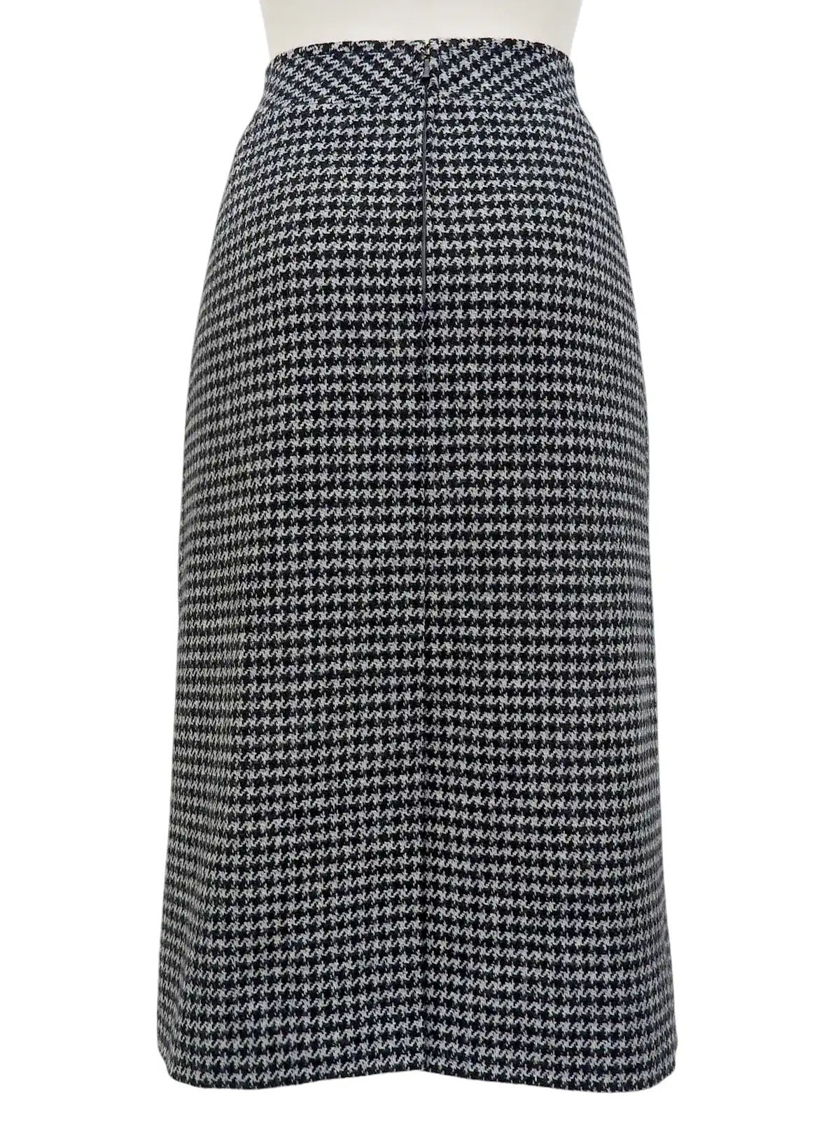 Houndstooth pattern set-up in gray/black
