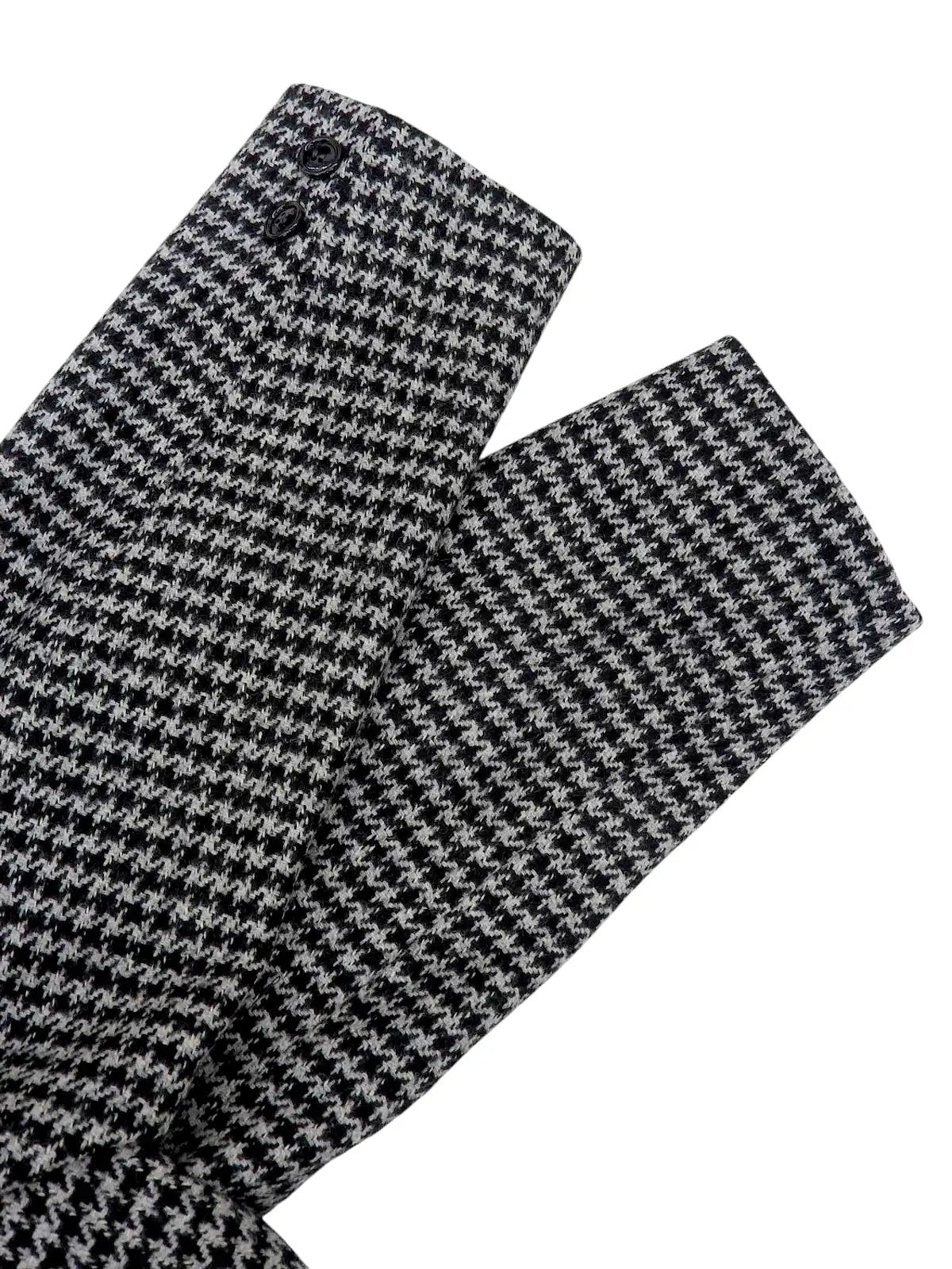 Houndstooth pattern set-up in gray/black