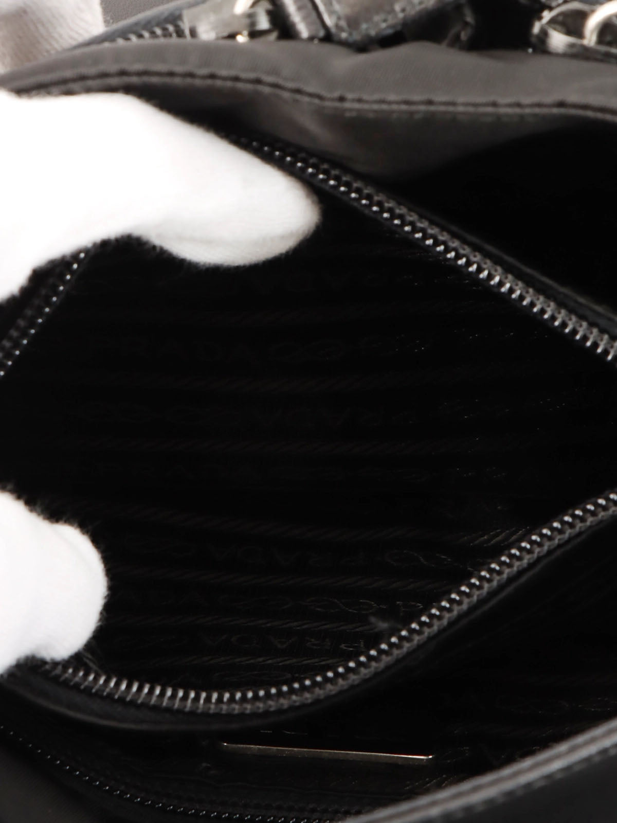 尼龙皮革拼接标志标牌肩背包 黑色