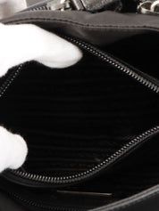 尼龙皮革拼接标志标牌肩背包 黑色