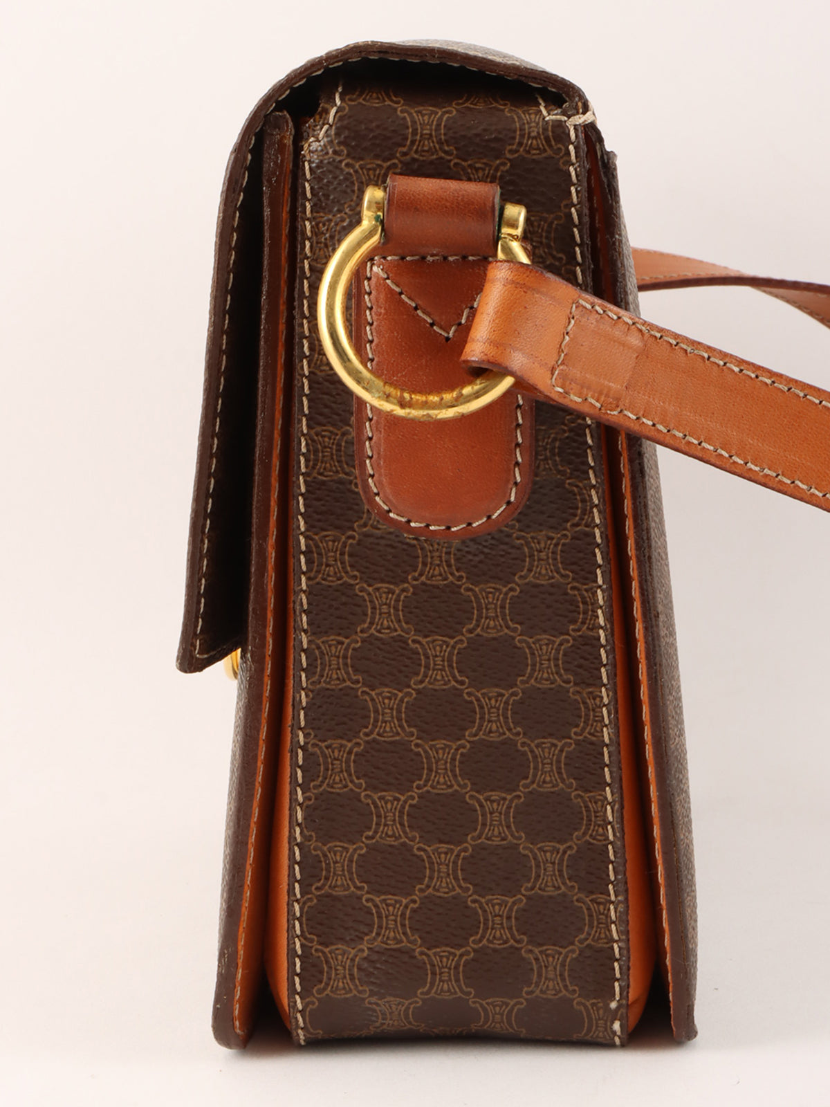 マカダムパターンリングロゴプレートショルダーバッグ ブラウン