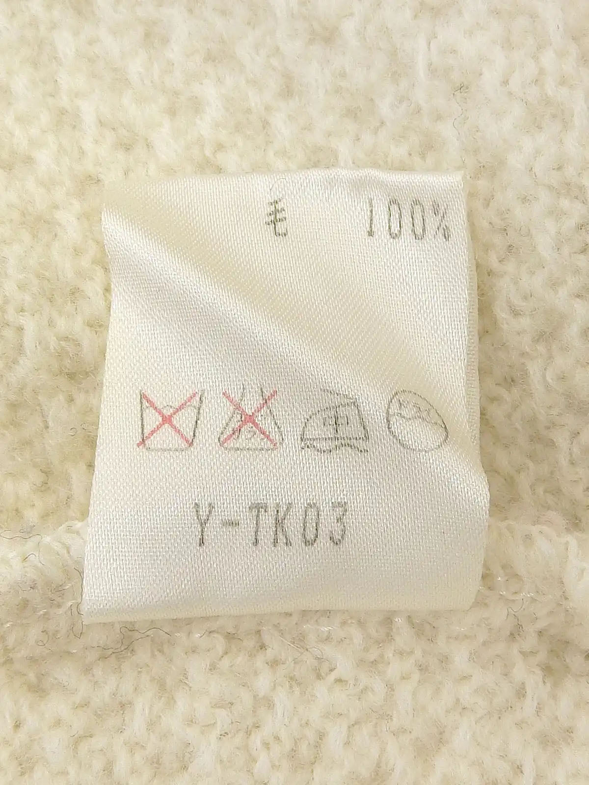 ロゴ刺繍ロングスリーブニットセーター　アイボリー