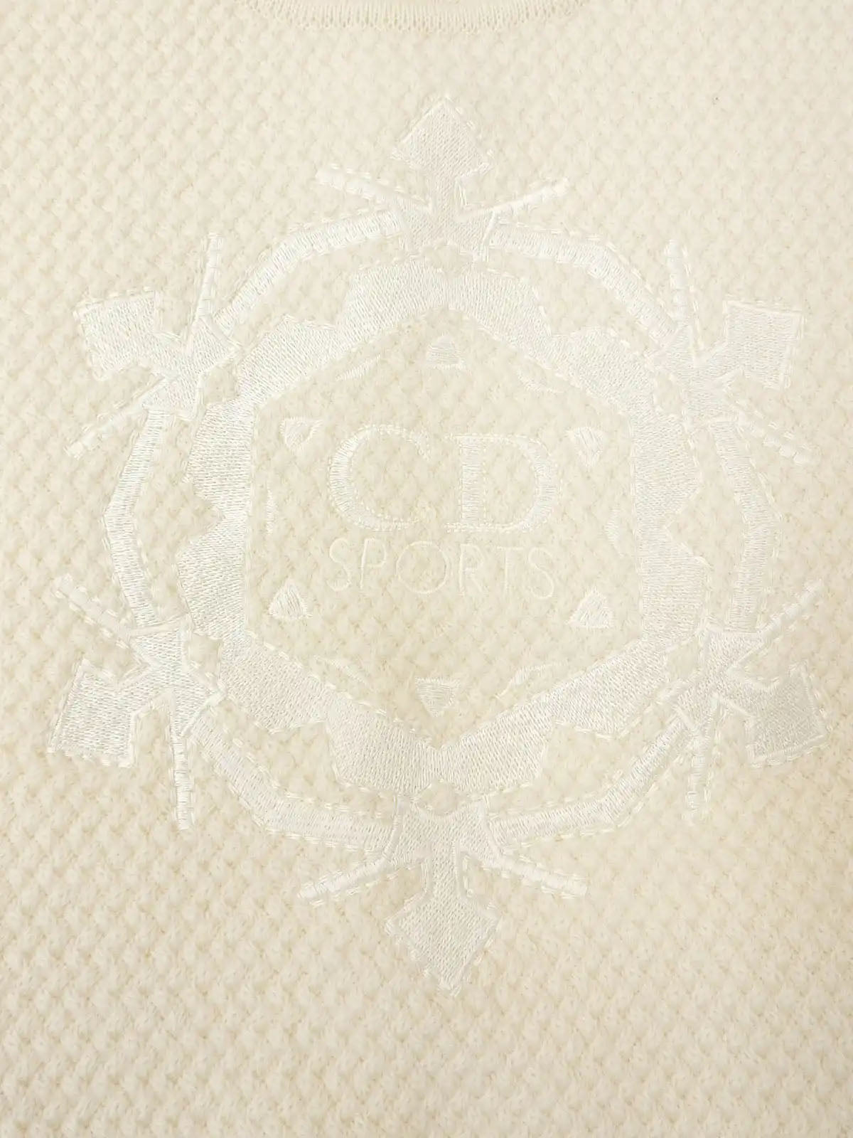 ロゴ刺繍ロングスリーブニットセーター　アイボリー