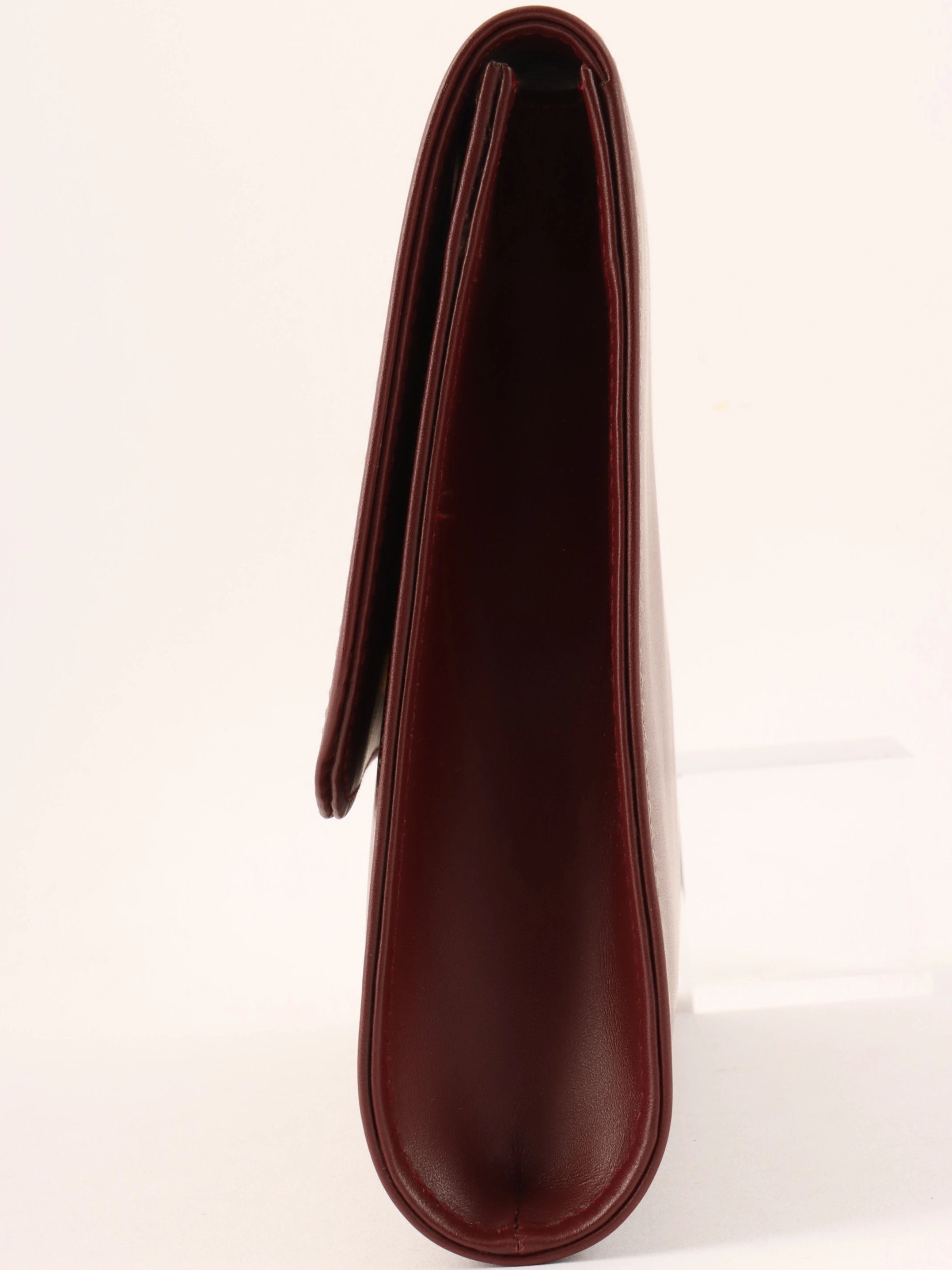 Logo embossed clutch bag in burgundy