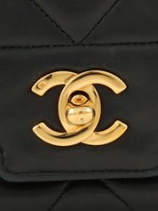 Around 1990 Made Matelasse Stitch CC Turn-lock Chain Shoulder Bag Black