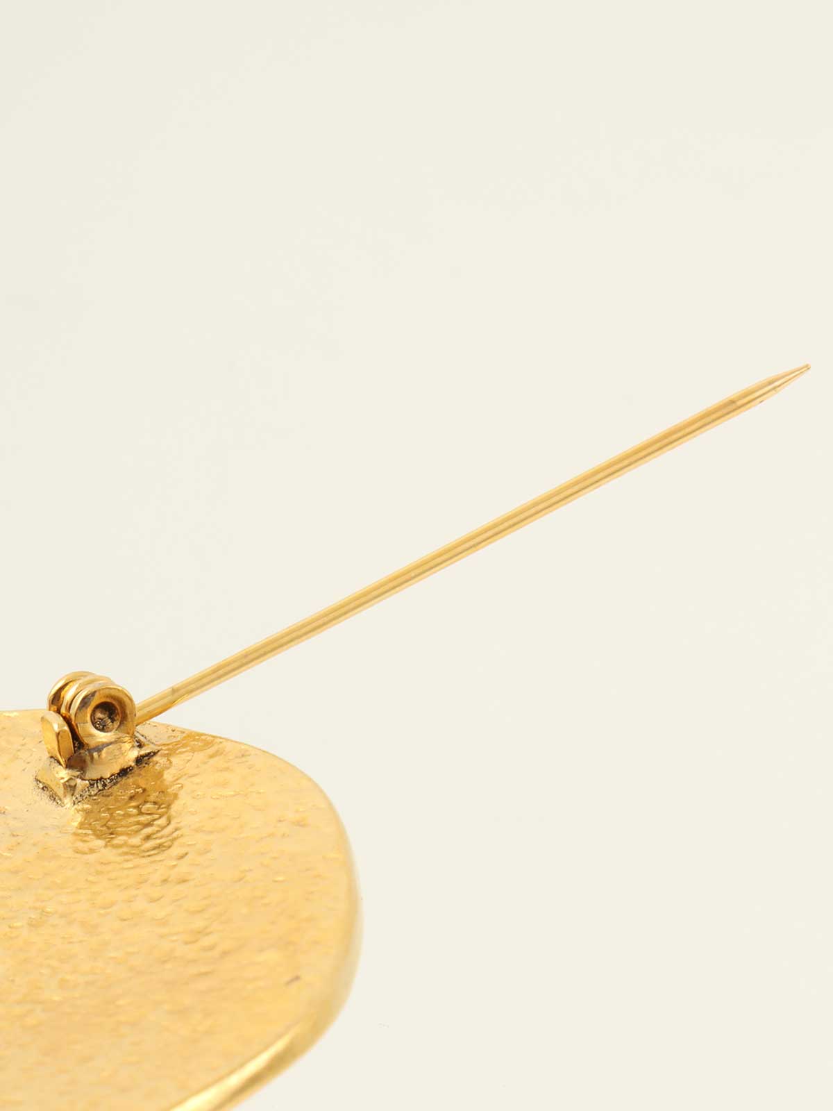 1994年製　ラウンドサンモチーフCCマークブローチ　ゴールド