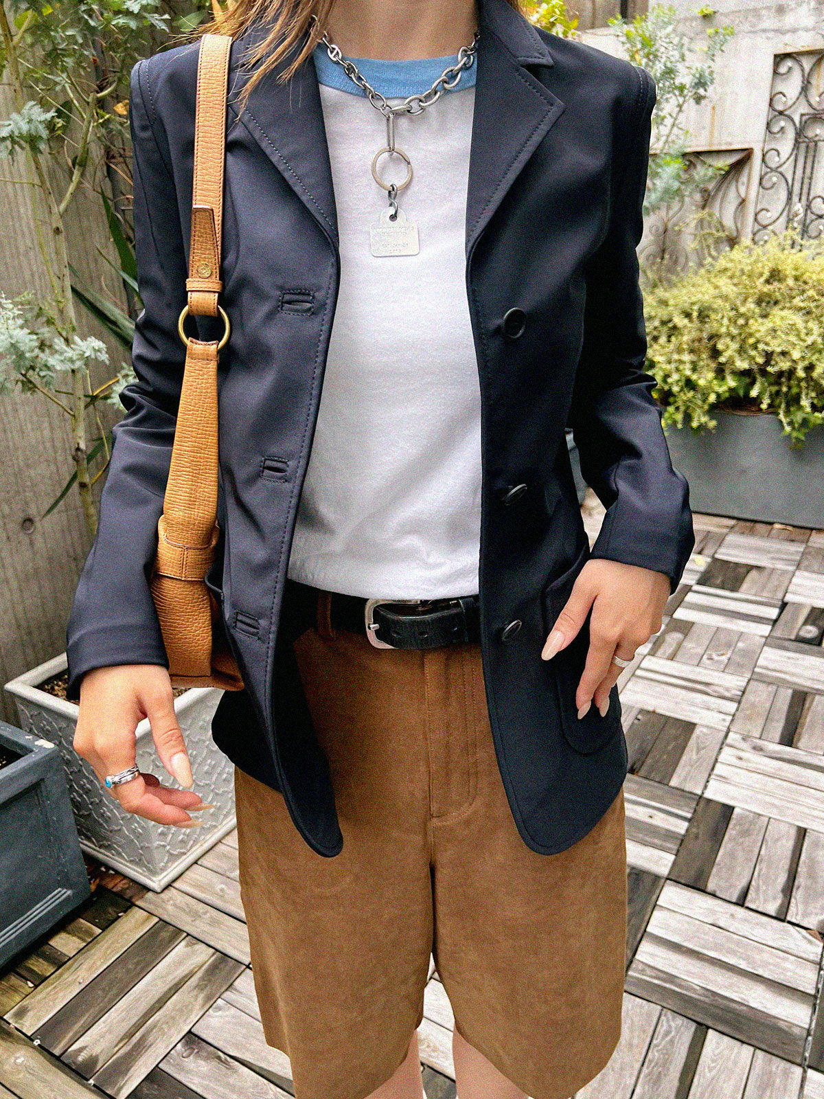 海军蓝尼龙夹克