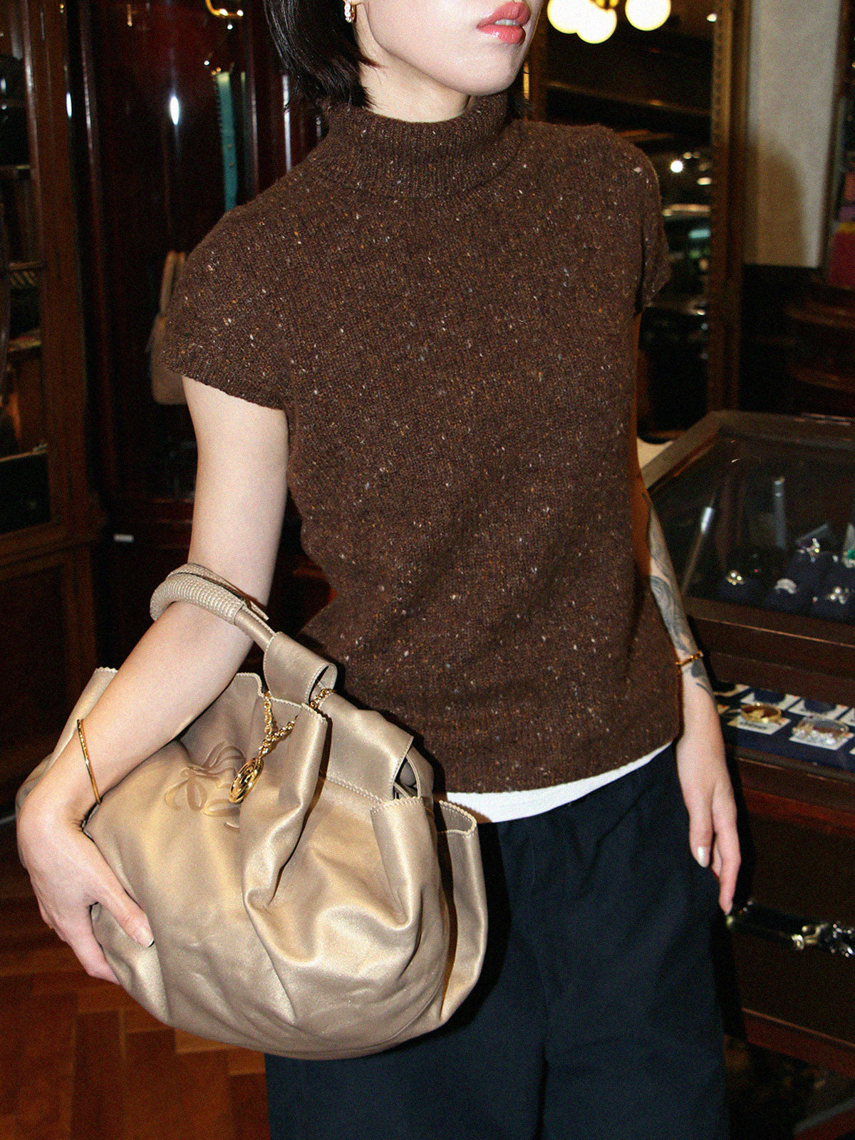 ハイネックノースリーブトップス　ブラウン/マルチ