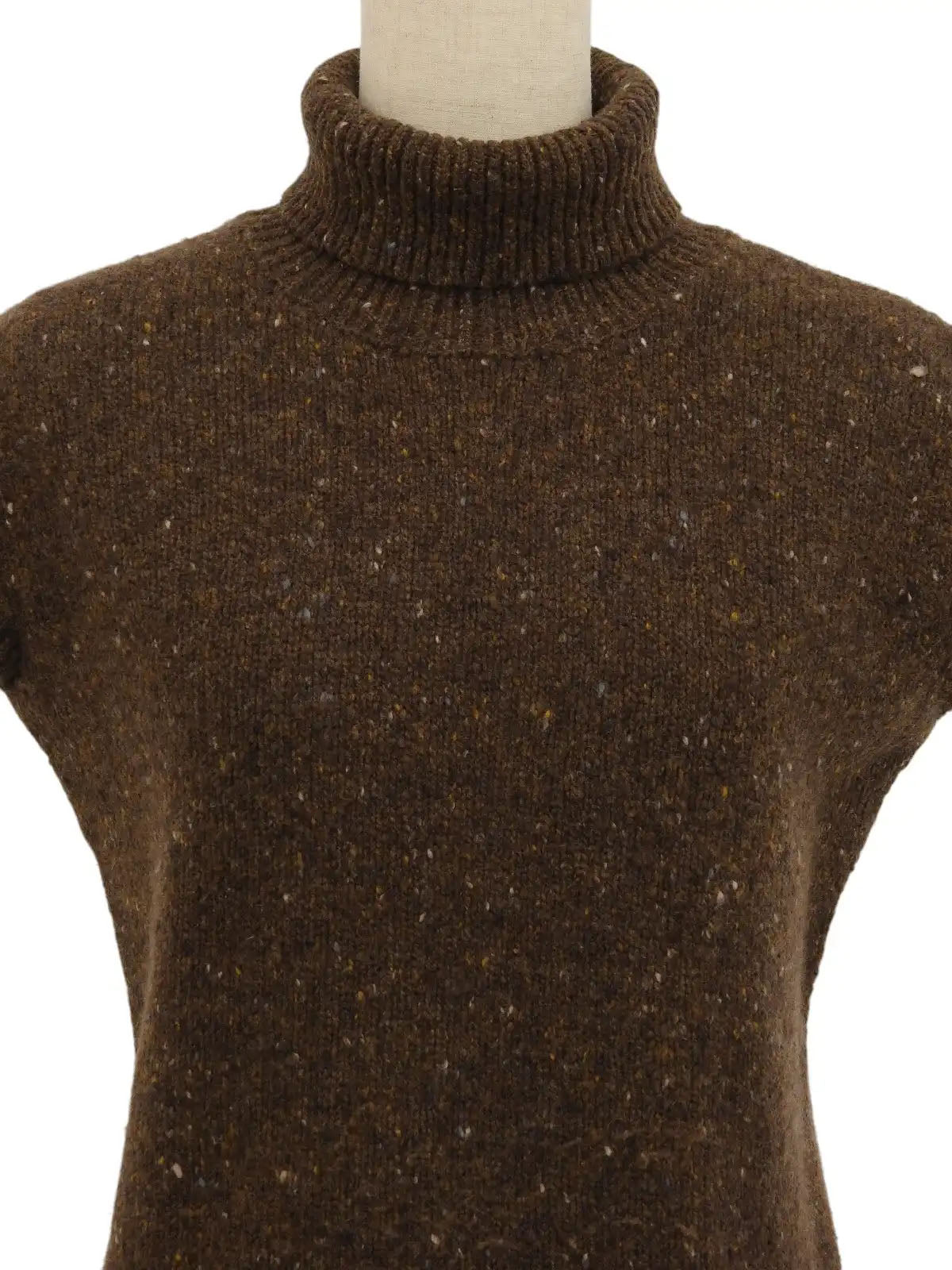 High-neck sleeveless top in brown/multi