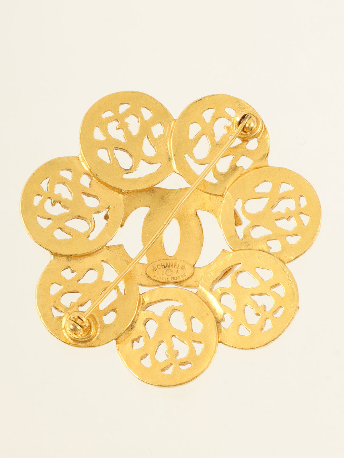 1995 CC mark flower motif brooch gold