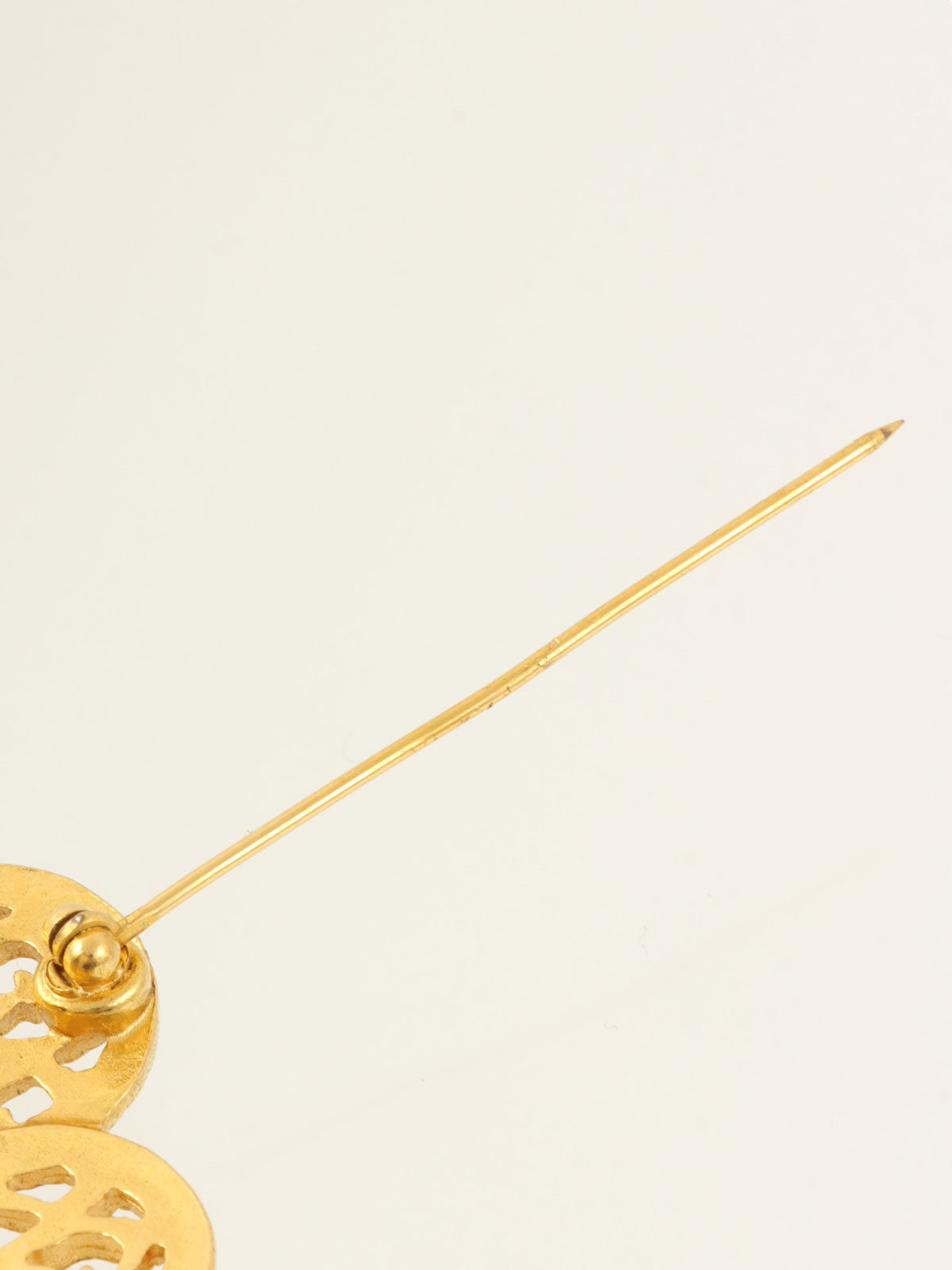 1995 CC mark flower motif brooch gold