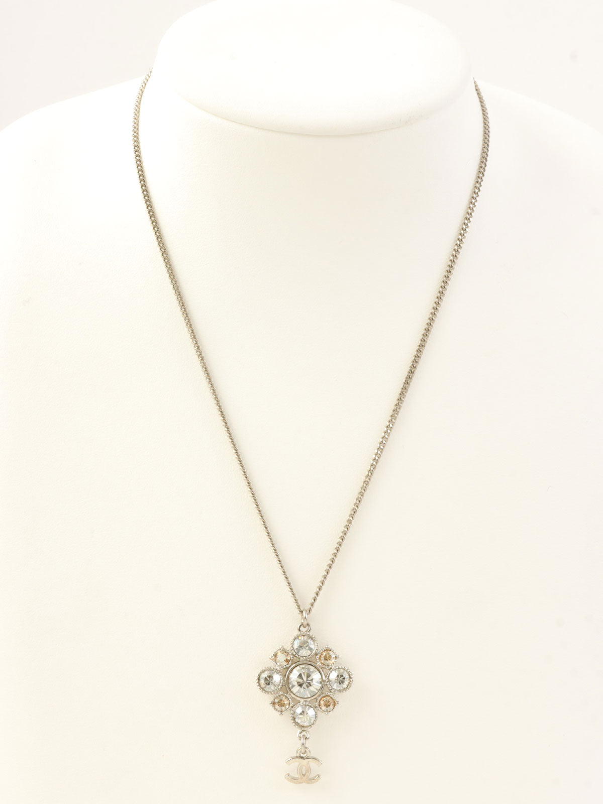 2012年镶钻钻石图案CC标志摇摆项链 银色/香槟色