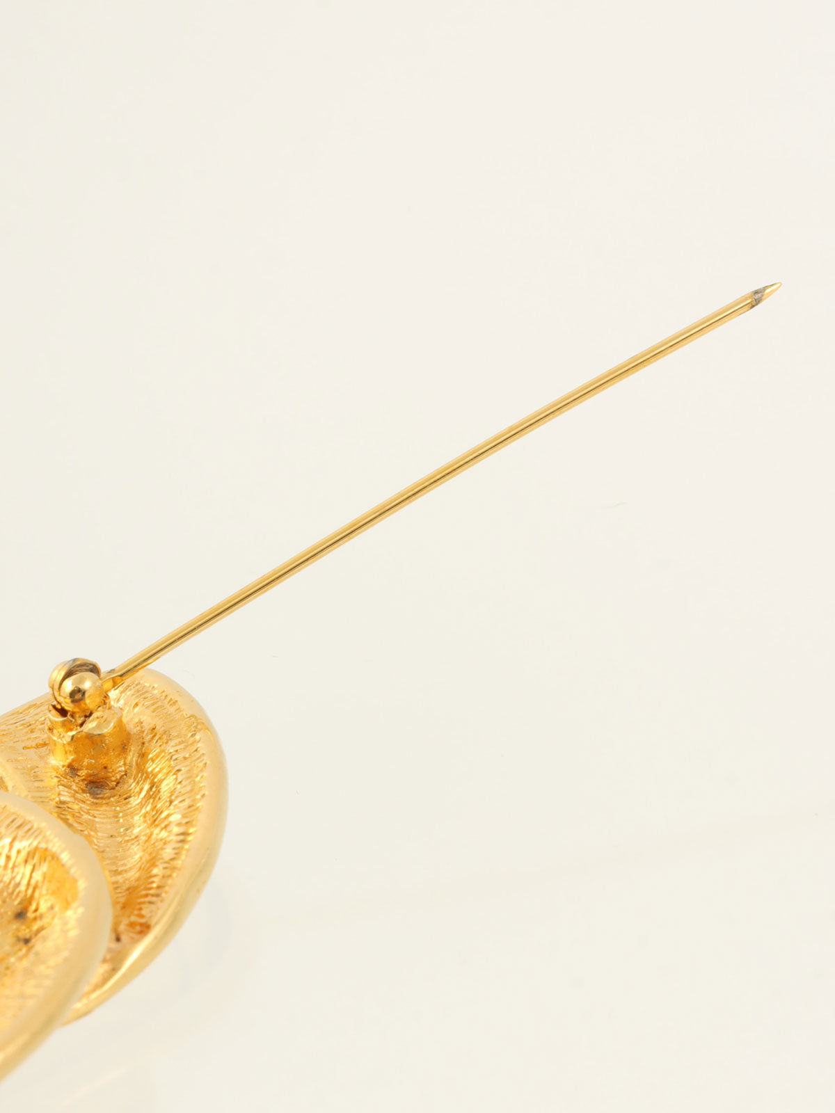 マトラッセステッチCCマークブローチ　ゴールド