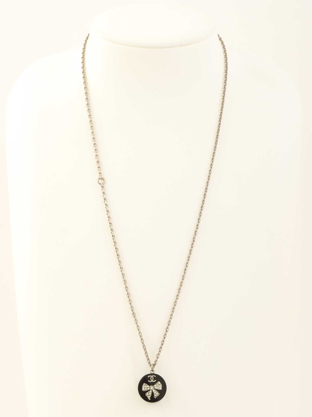 2010 Rhinestone Ribbon Motif CC Mark Round Necklace in Silver/Black