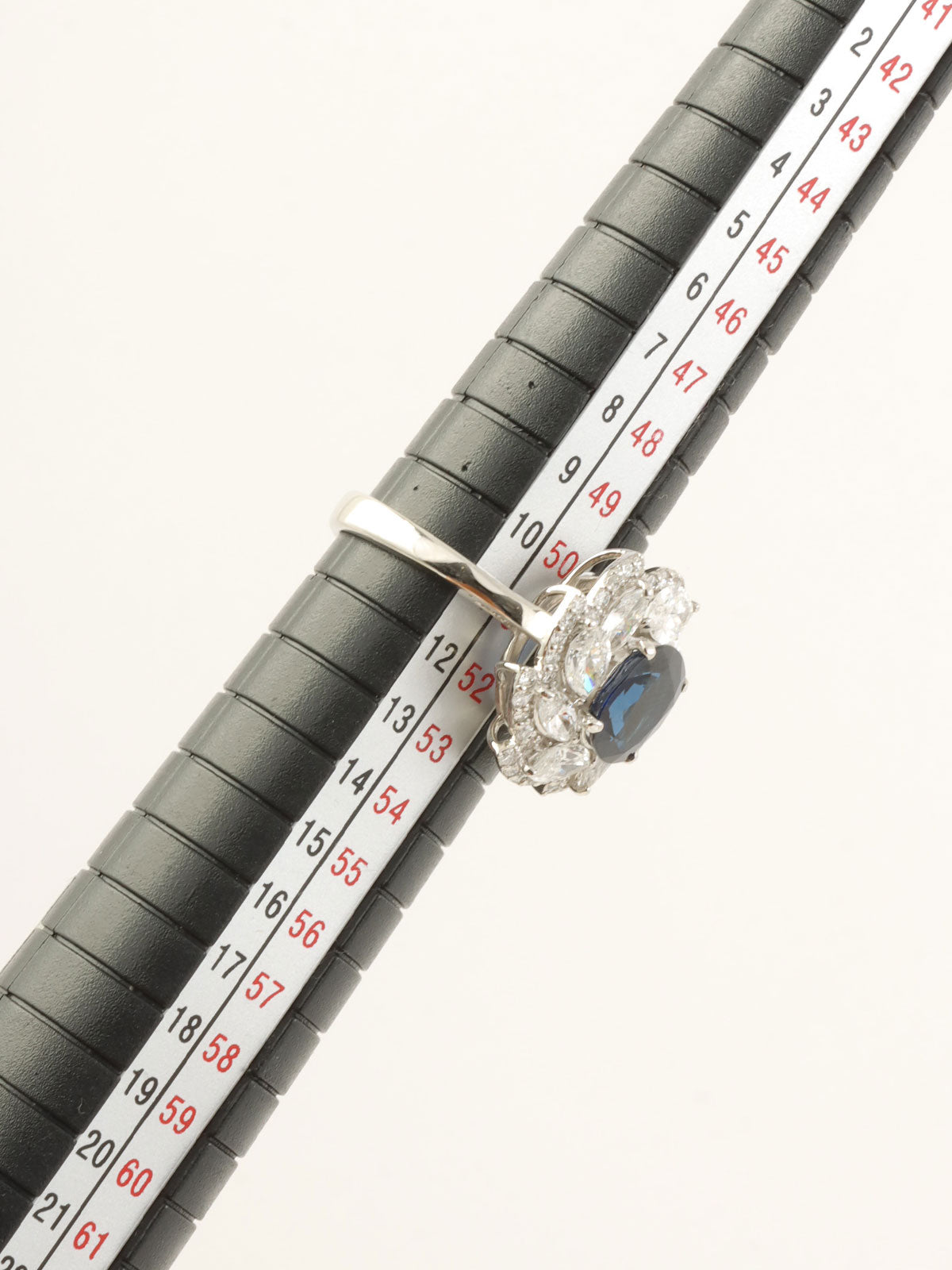 铂金蓝宝石钻石设计戒指，银色/蓝色