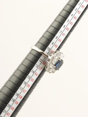 铂金蓝宝石钻石设计戒指，银色/蓝色