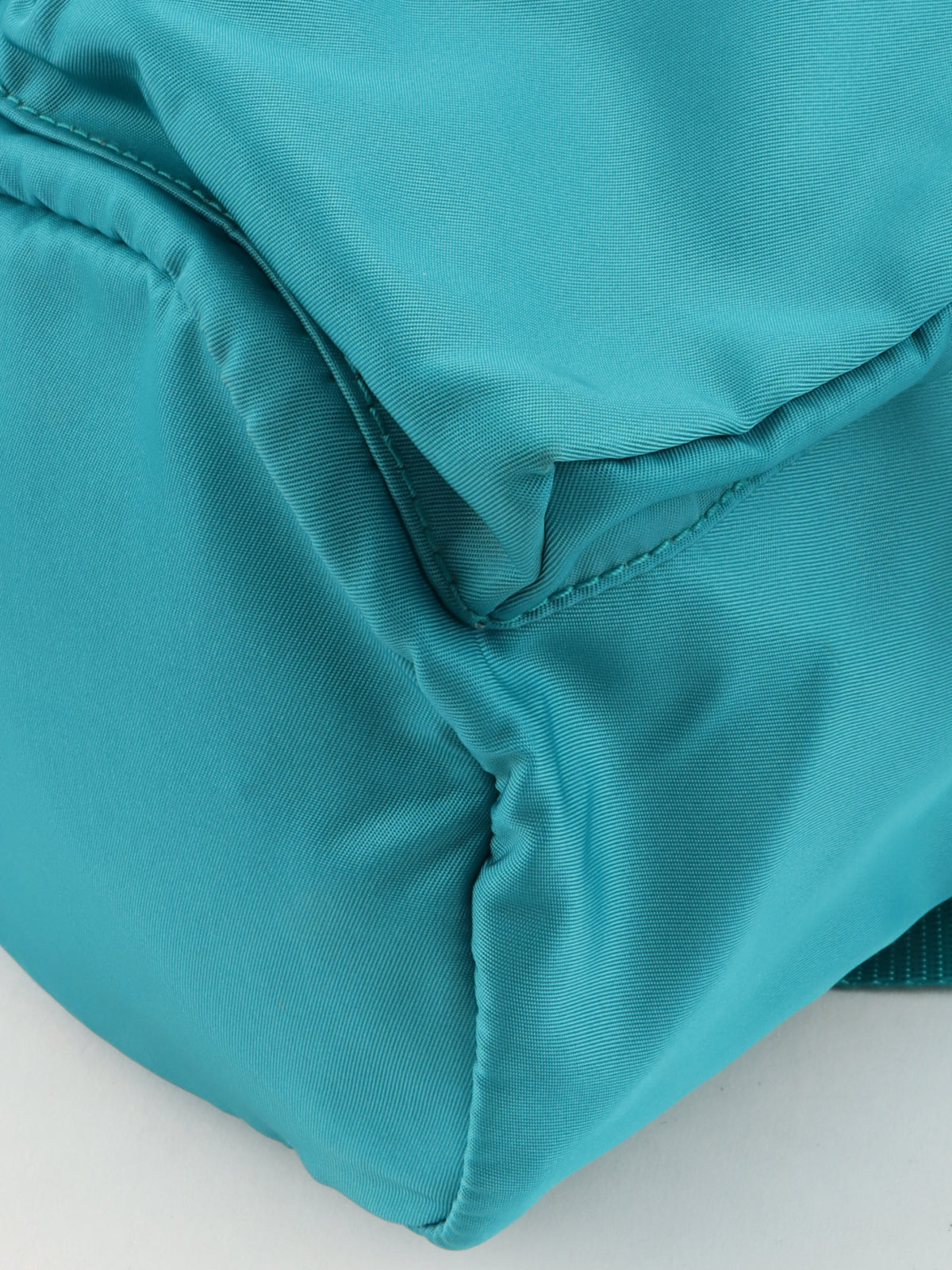 ナイロンロゴプレートバックパック ターコイズブルー