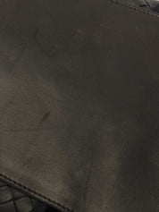 黑色天鹅绒和皮革组合编织手提包