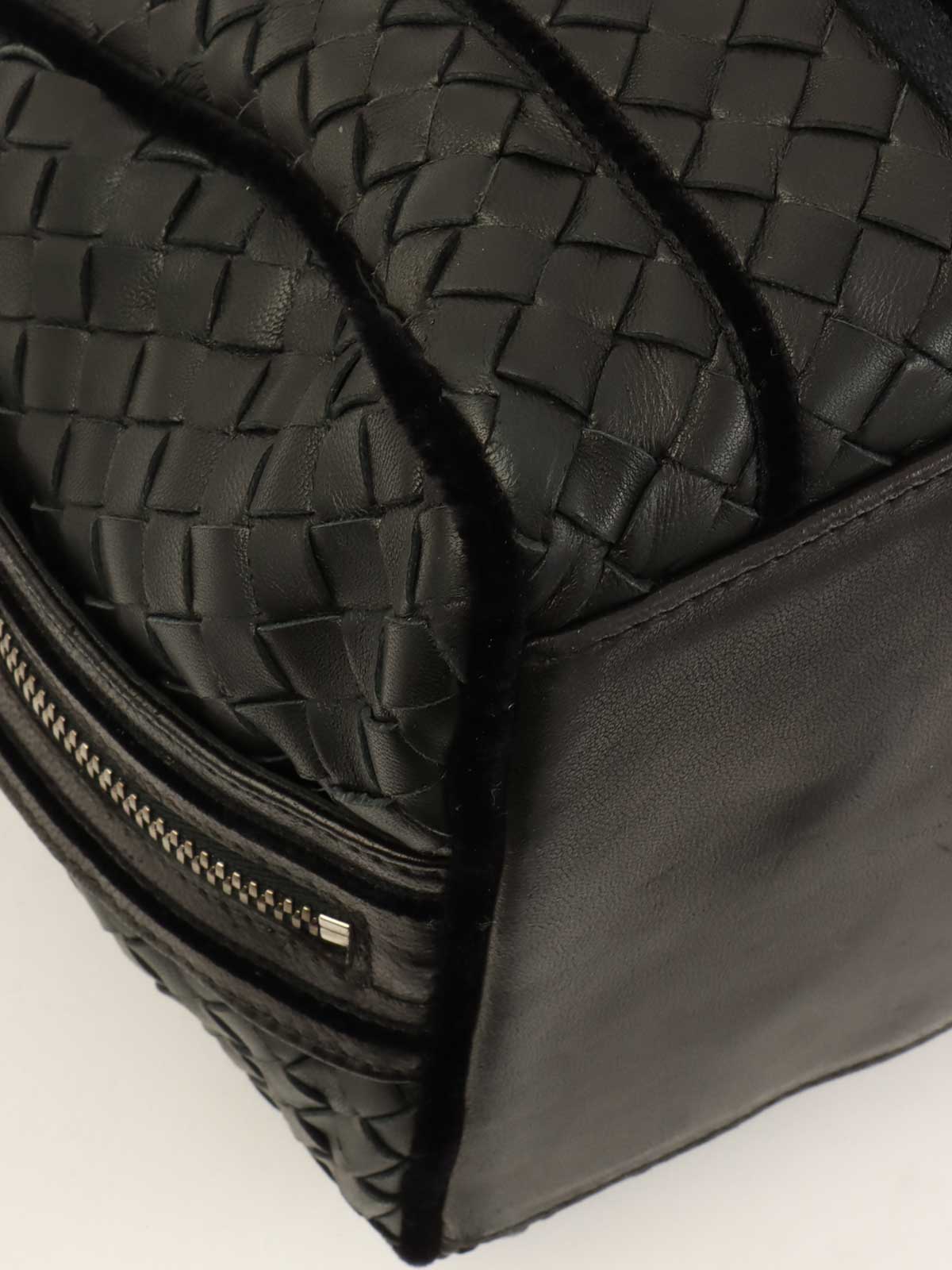 黑色天鹅绒和皮革组合编织手提包