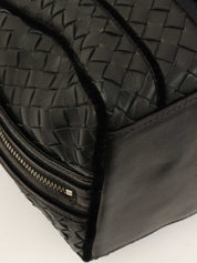 黑色天鹅绒和皮革组合编织手提包