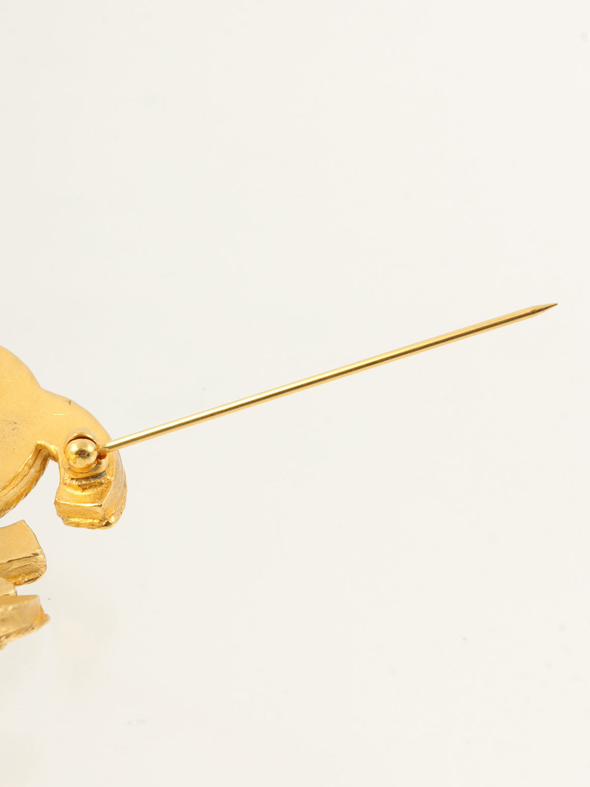 1994年三重CC标志金胸针